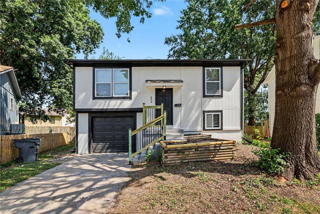 606 E Welston AVE, Olathe, KS 66061
