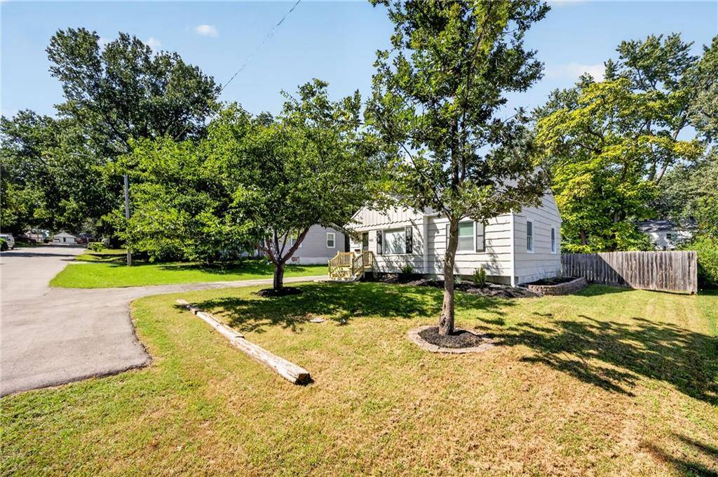 610 W 88th TER, Kansas City, MO 64114