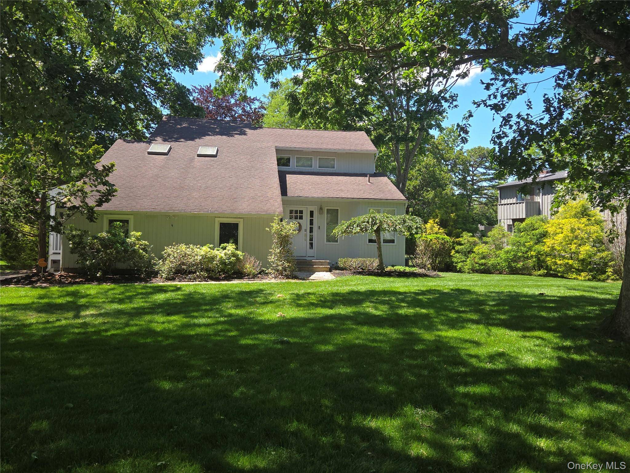 1 Canal WAY, Hampton Bays, NY 11946