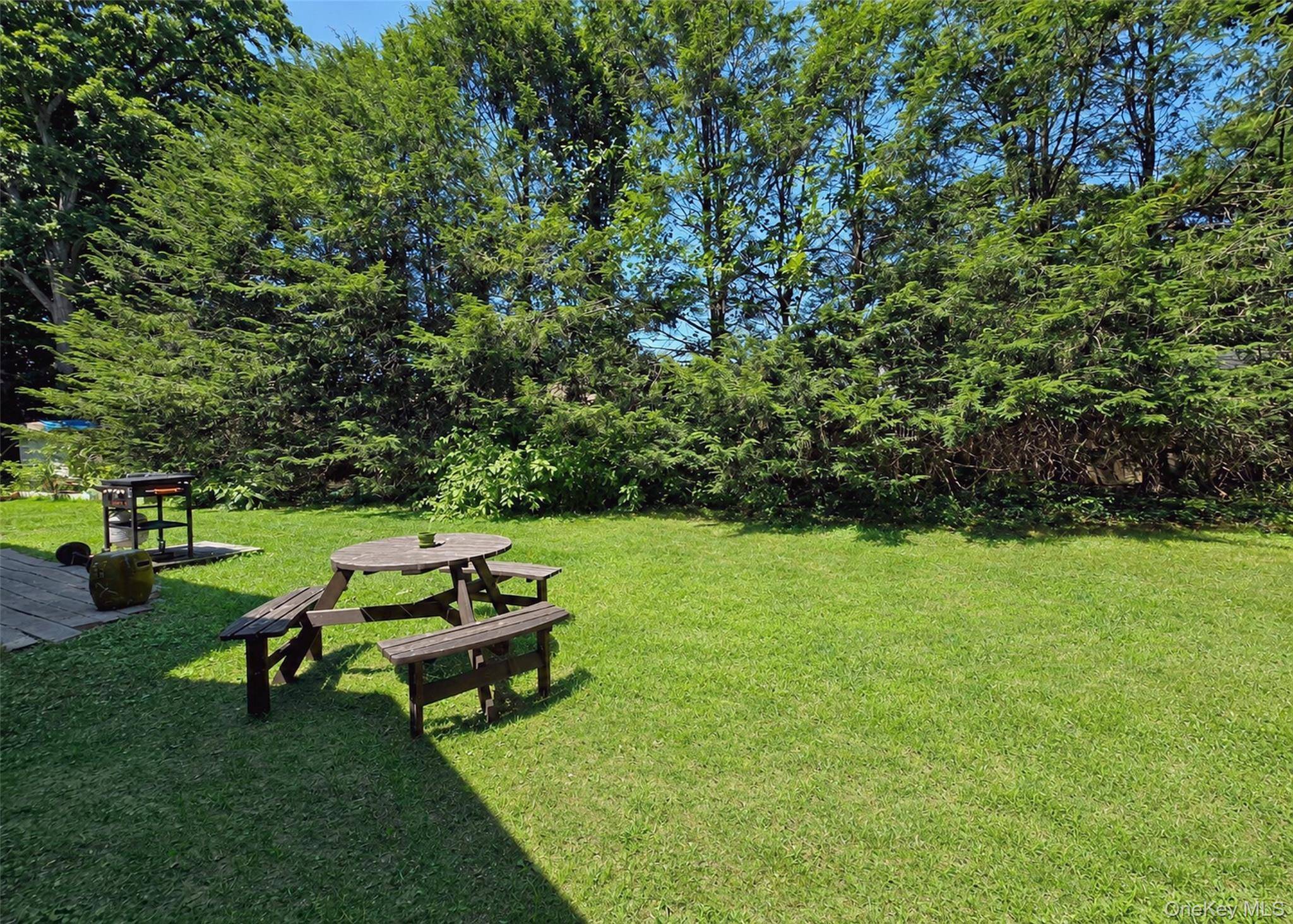 21 Sailer ST, Saint James, NY 11780