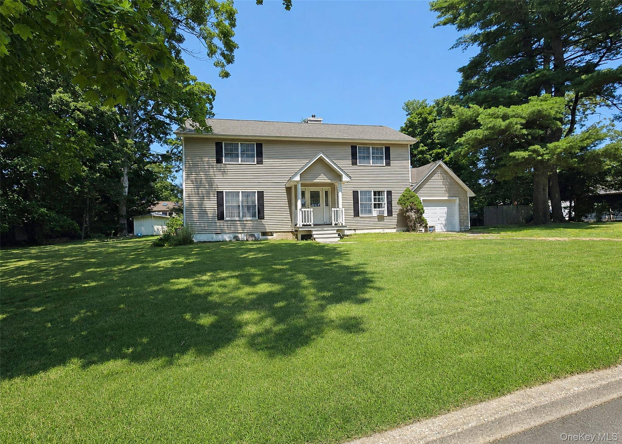 21 Sailer ST, Saint James, NY 11780