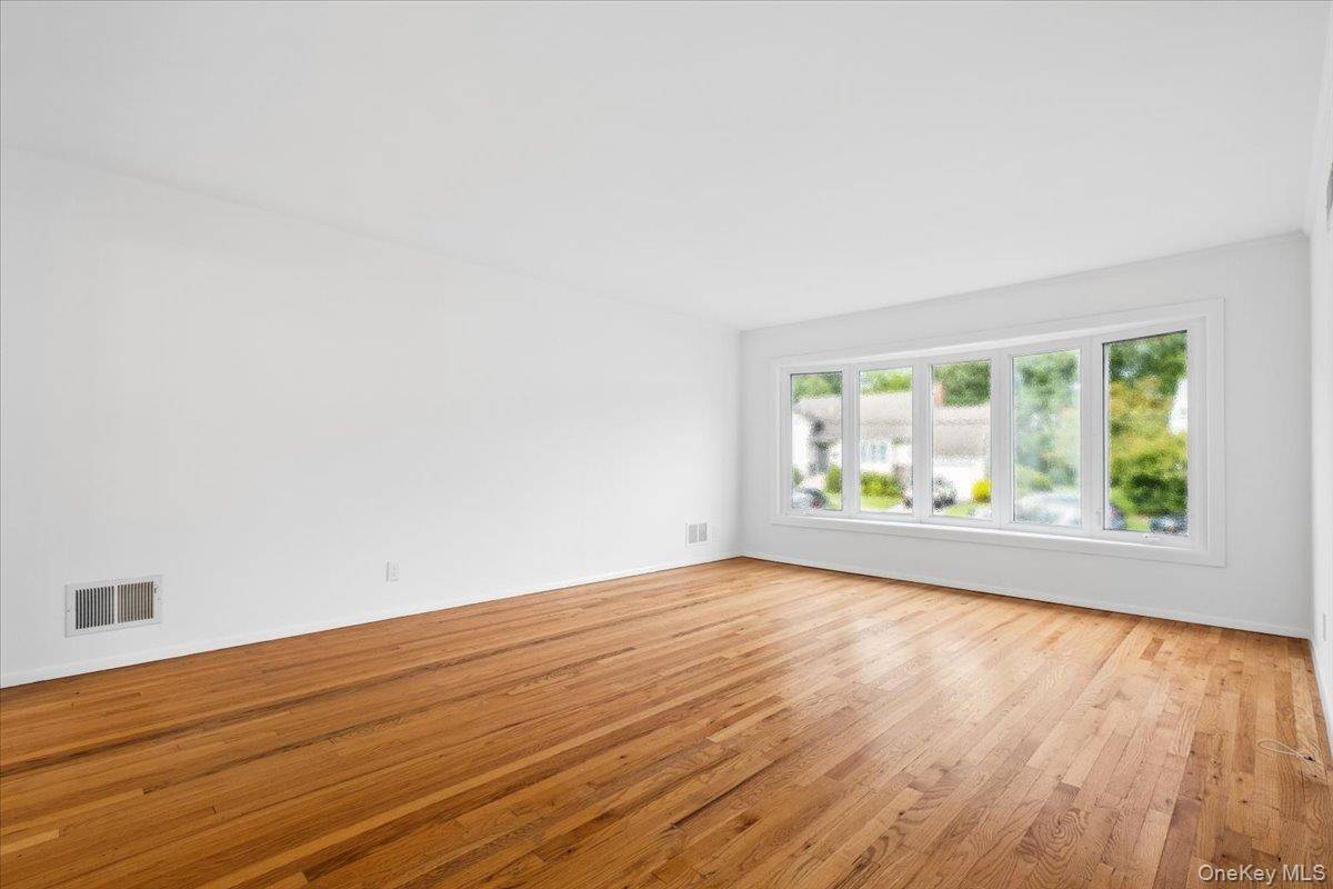 21 Primrose AVE, Scarsdale, NY 10583