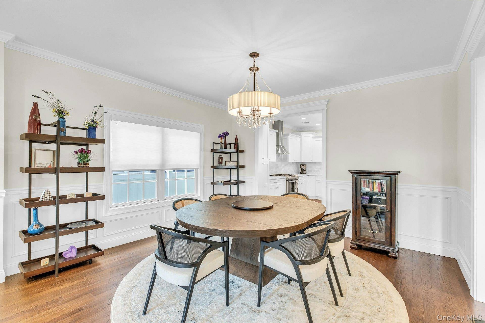 9 Hickory RD, Bayville, NY 11709