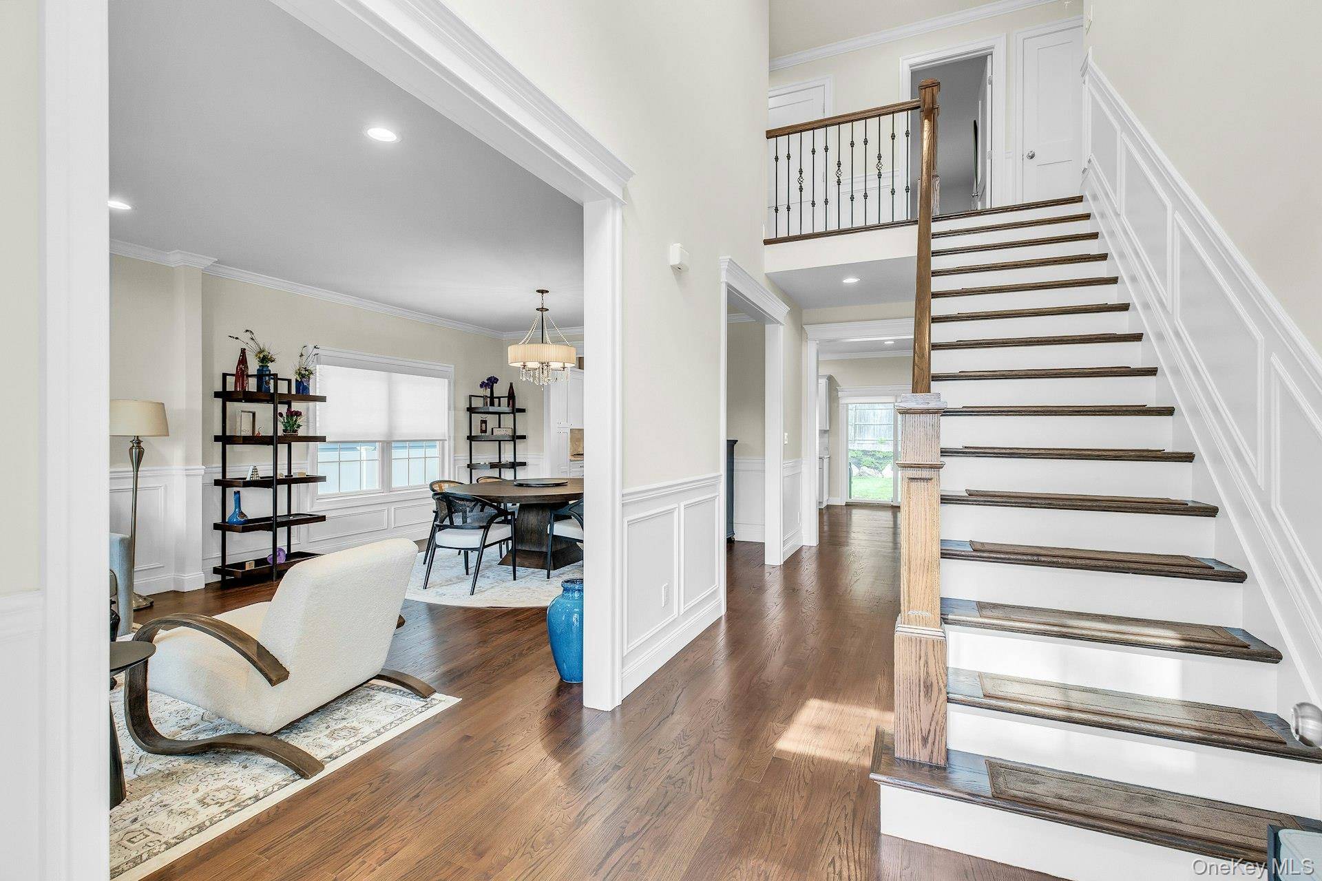 9 Hickory RD, Bayville, NY 11709