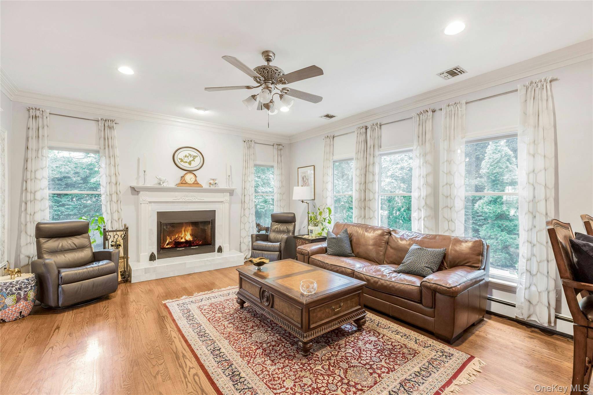 14 Cobbler LN, East Setauket, NY 11733
