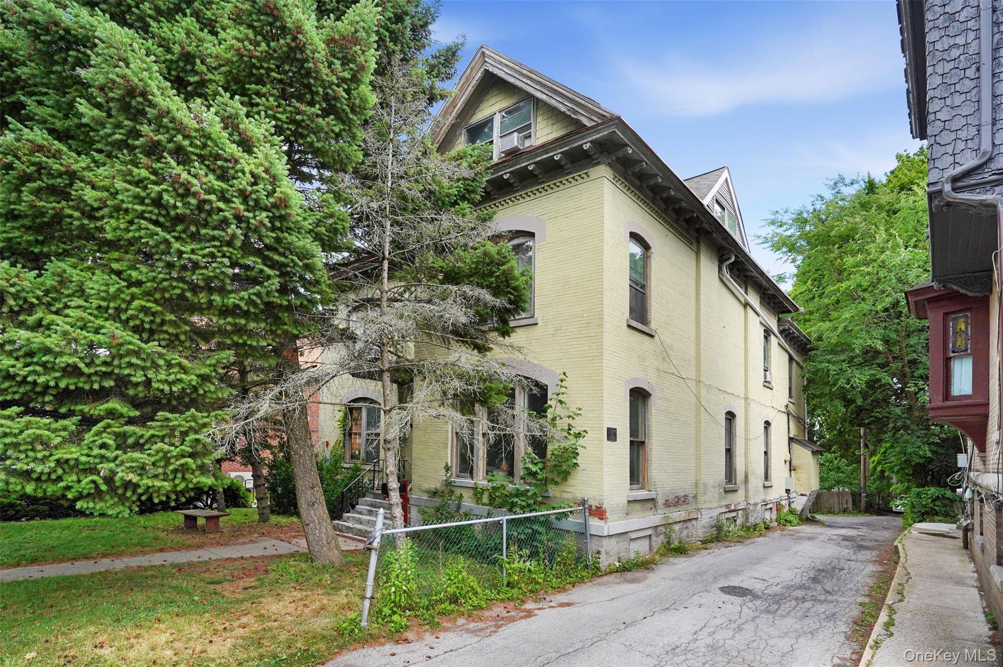 40 S Hamilton ST, Poughkeepsie, NY 12601