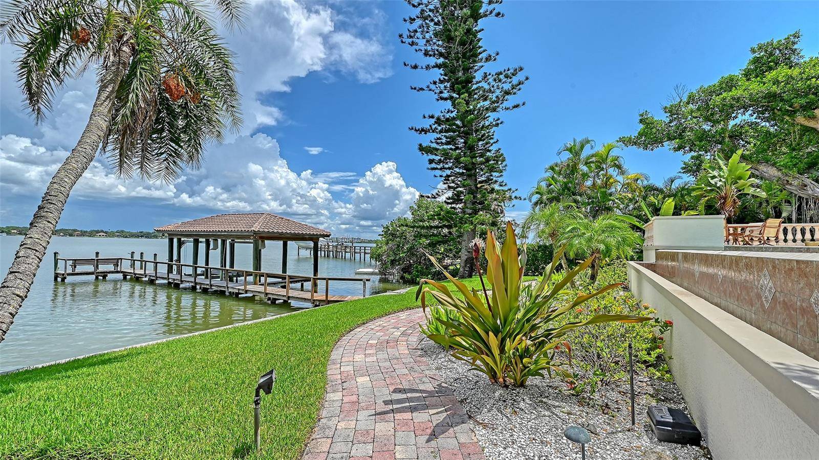 1216 N CASEY KEY RD, Osprey, FL 34229