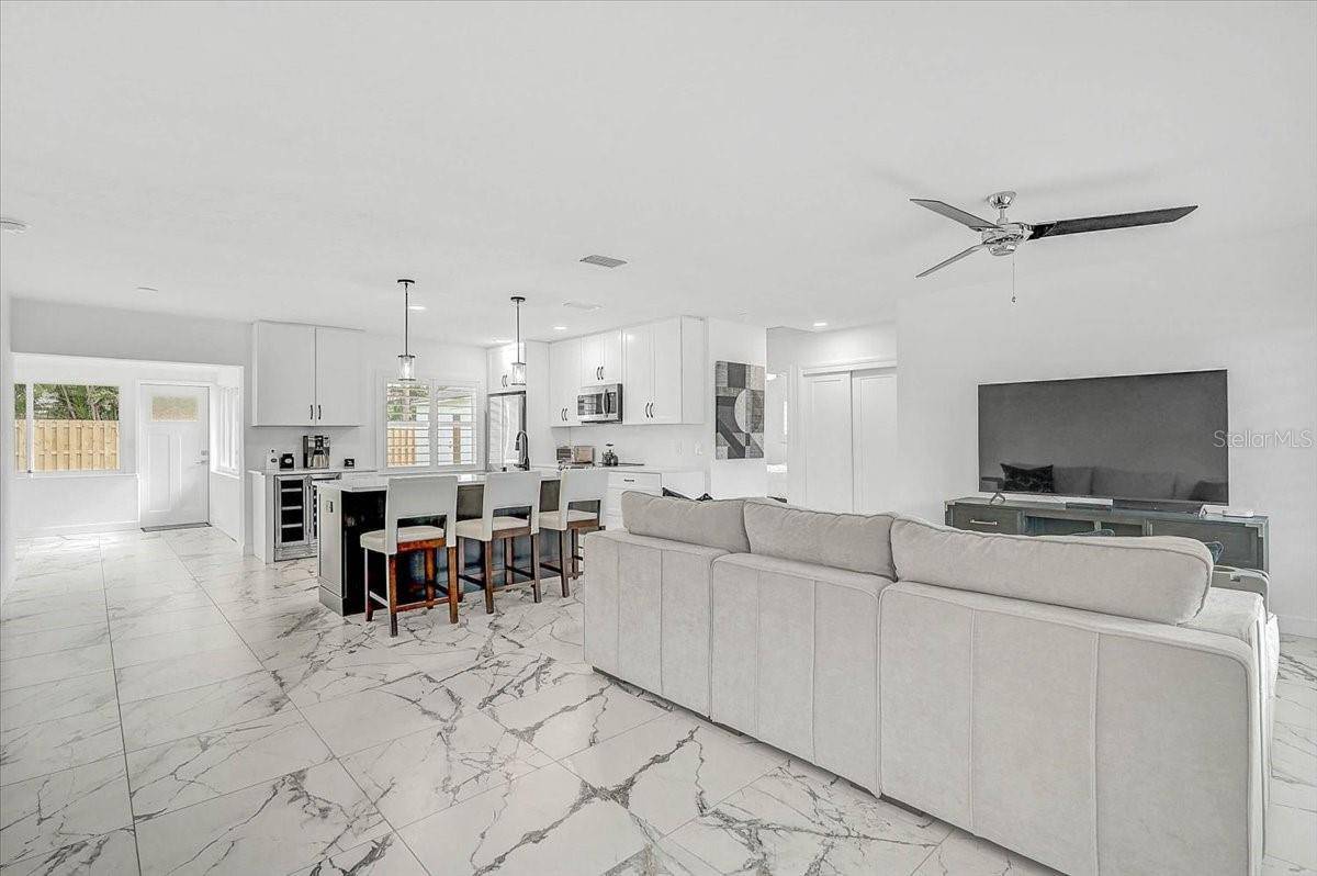 2347 TANGERINE DR, Sarasota, FL 34239