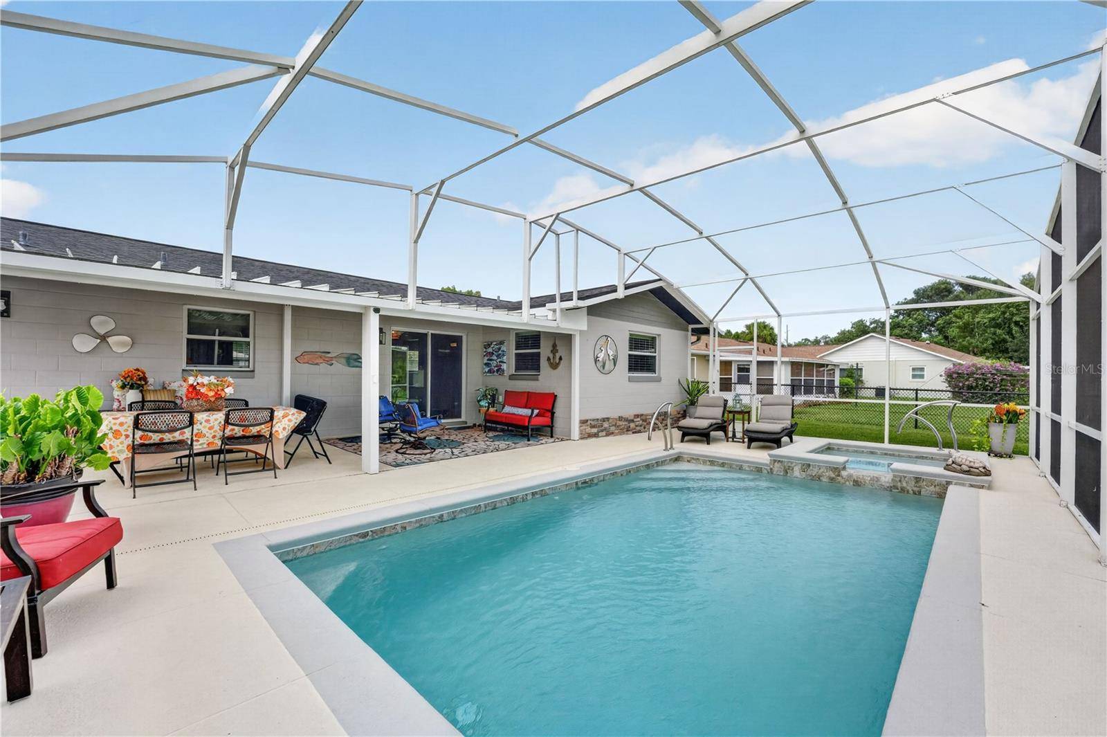 28050 LOIS DR DR, Tavares, FL 32778