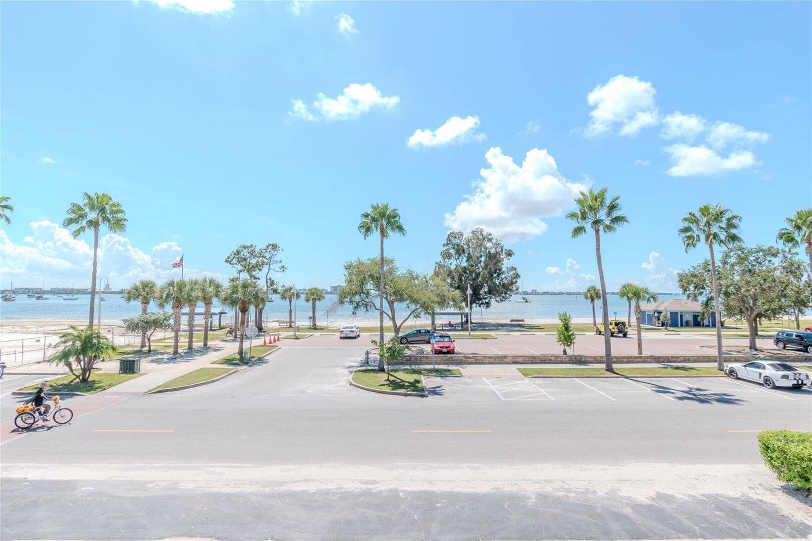 5605 SHORE BLVD S #1B, Gulfport, FL 33707