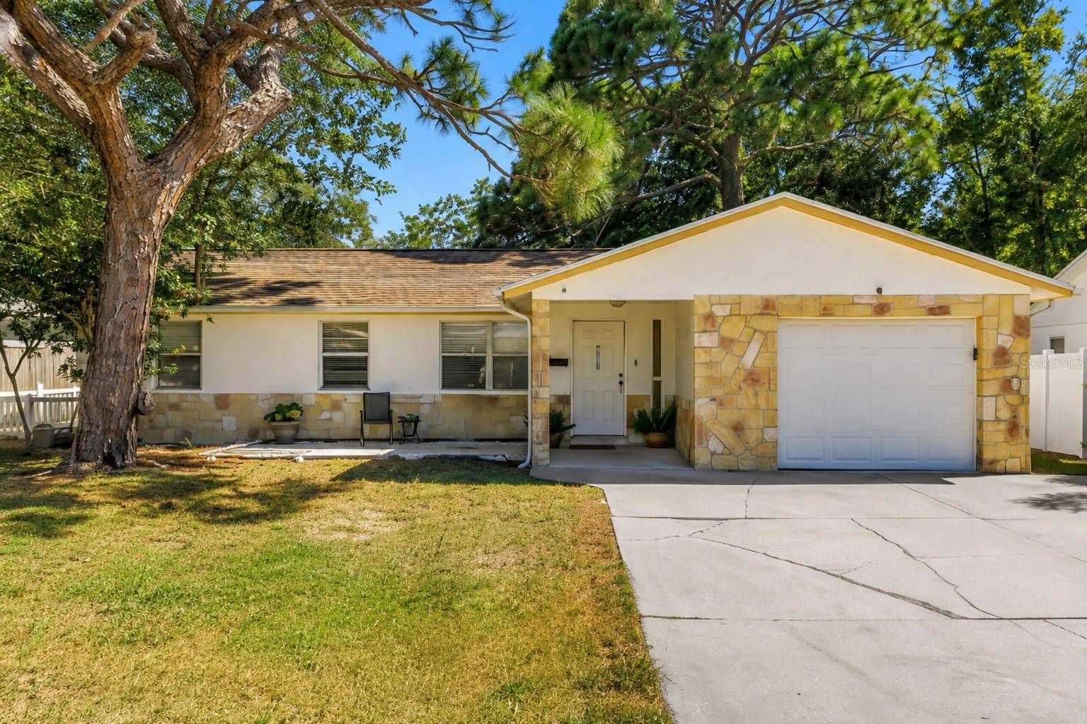 518 62ND AVE NE, St Petersburg, FL 33702