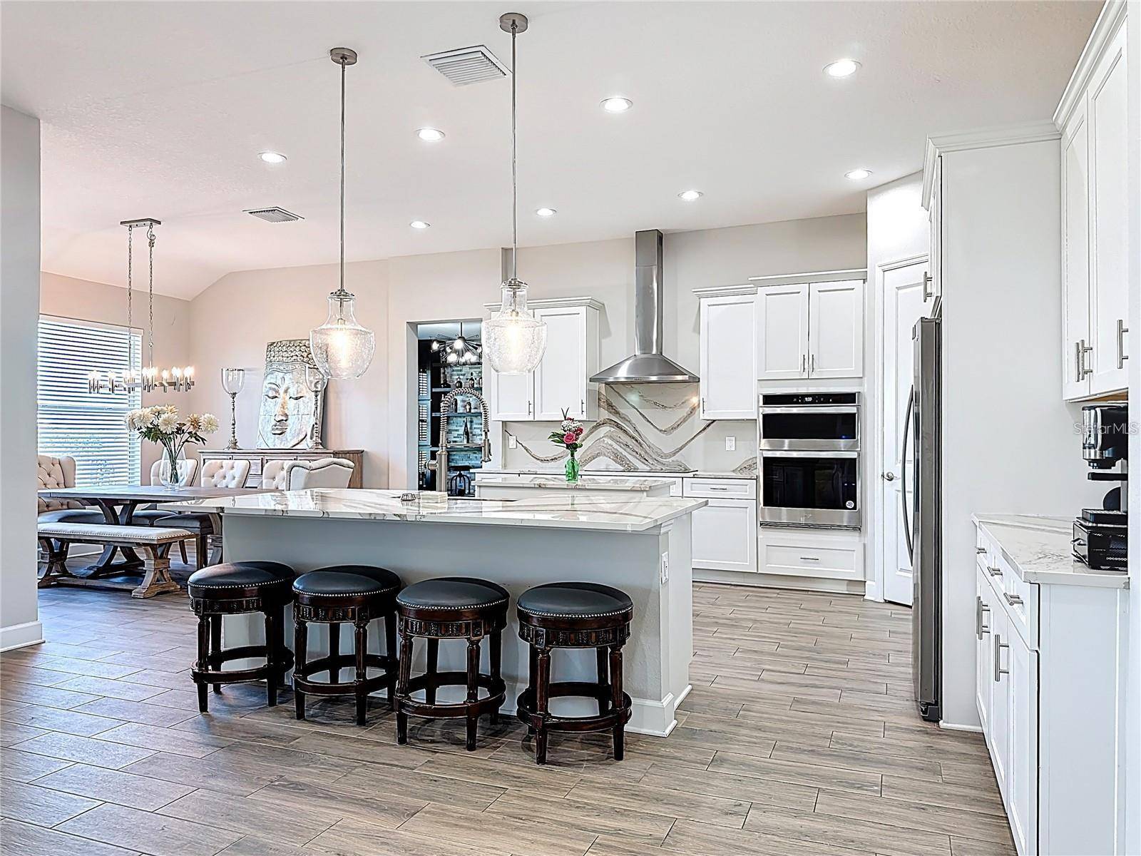 5216 LAKE VENICE DR, Wimauma, FL 33598