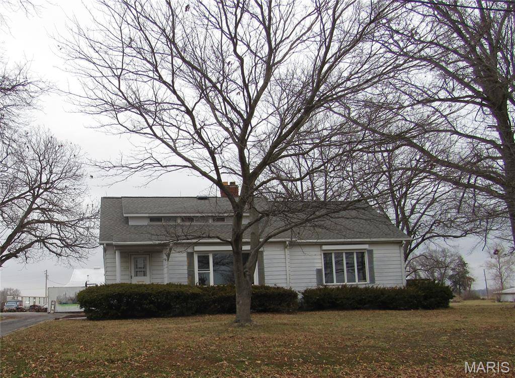 1113 E Market ST, Red Bud, IL 62278
