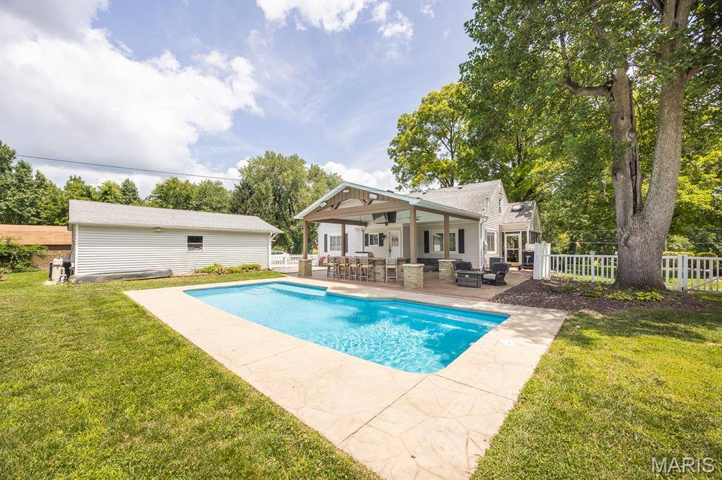 239 S 9th ST, East Alton, IL 62024