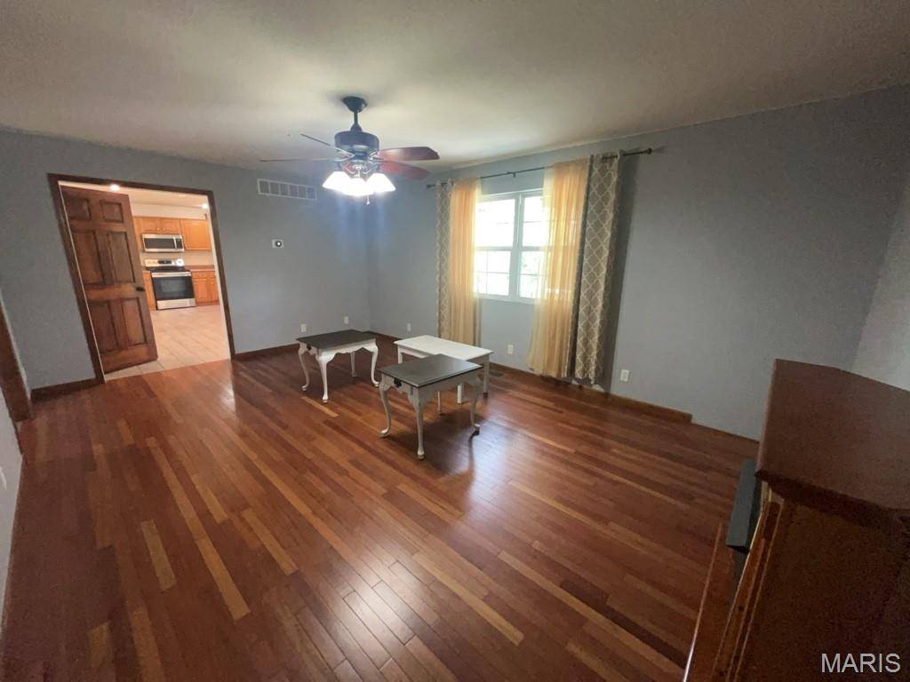 20266 Hyatt LN, St Robert, MO 65584