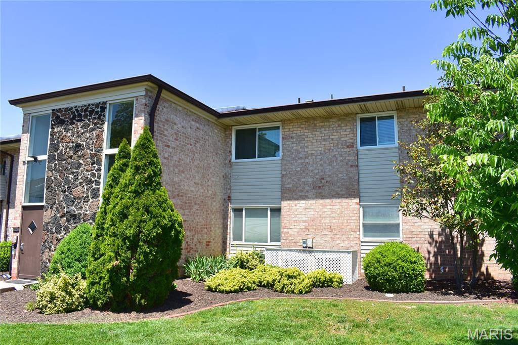 10003 Sakura DR #D, St Louis, MO 63128