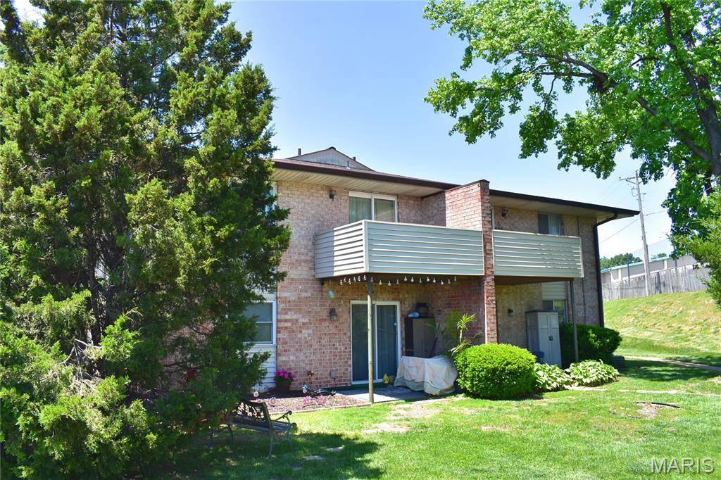 10003 Sakura DR #D, St Louis, MO 63128