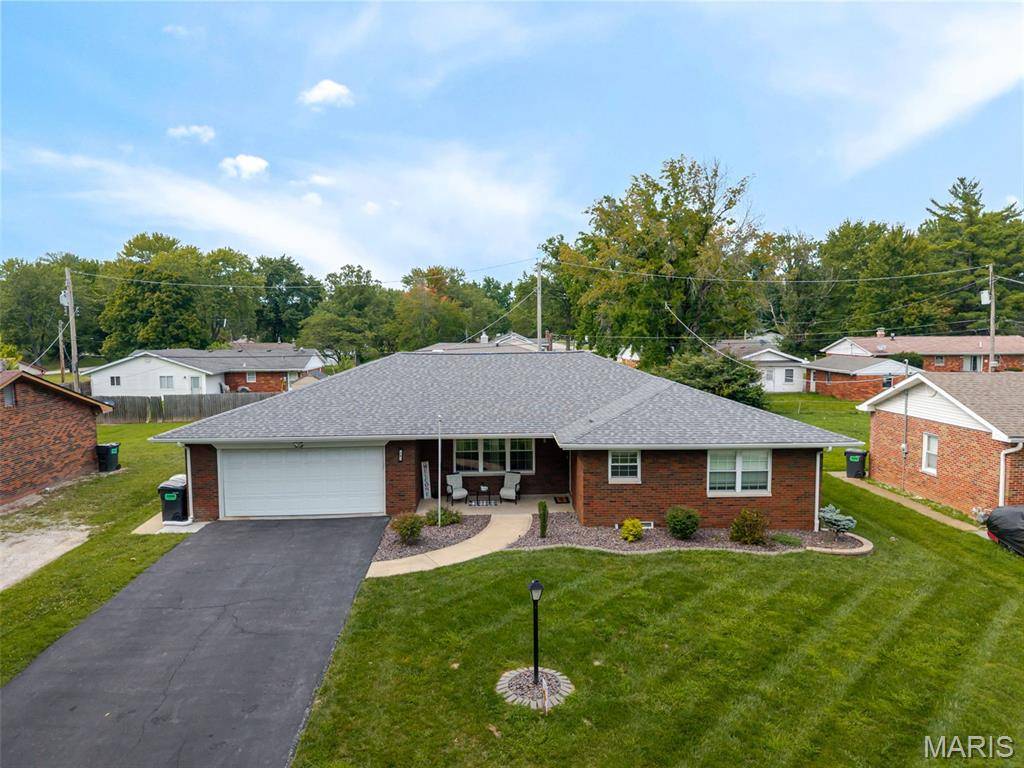15 Hollandia DR, Fairview Heights, IL 62208