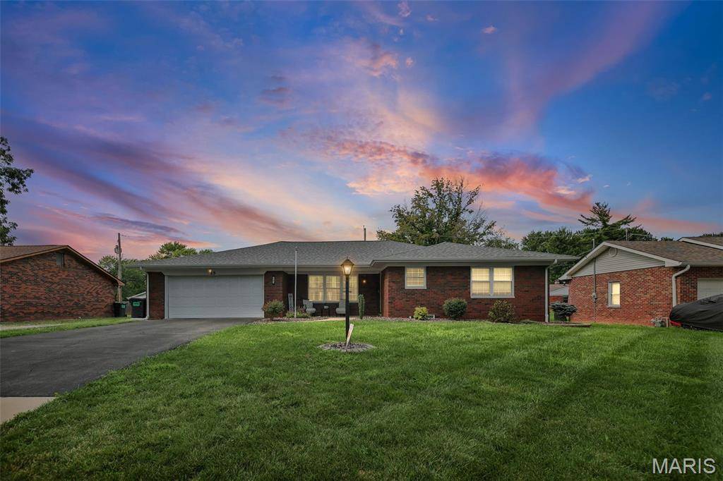 15 Hollandia DR, Fairview Heights, IL 62208