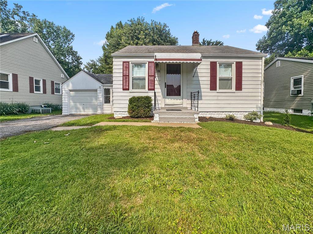 15 Roselawn AVE, Fairview Heights, IL 62208