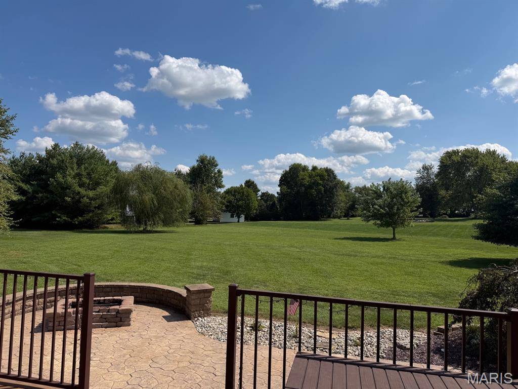 20 Glory DR, Highland, IL 62249