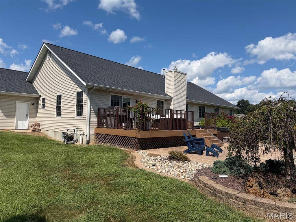 20 Glory DR, Highland, IL 62249