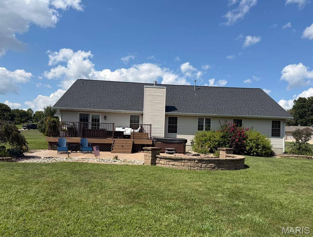20 Glory DR, Highland, IL 62249