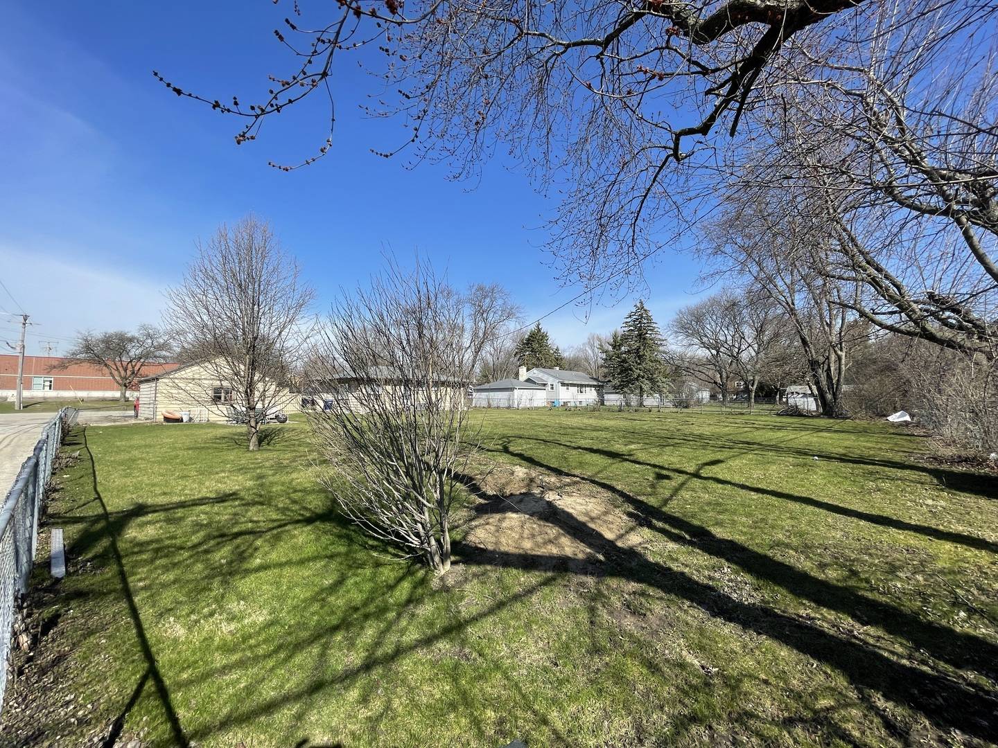 11 Shagbark RD, Lake Bluff, IL 60044