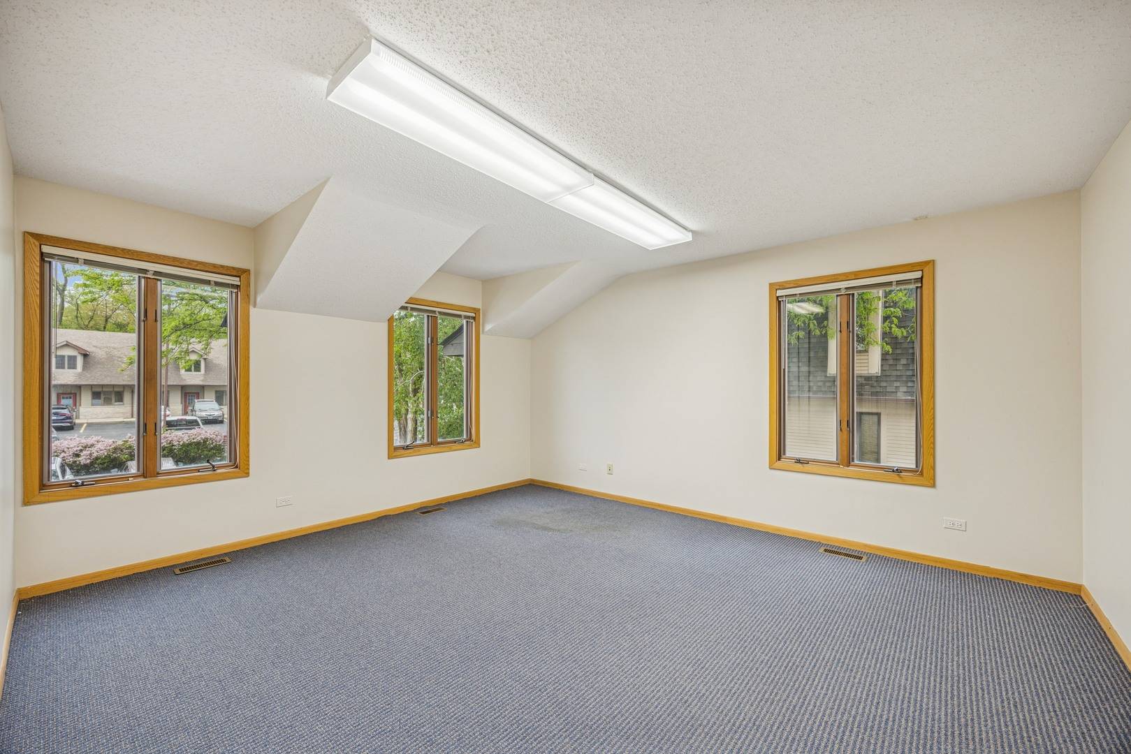 2050 Larkin AVE #200-201, Elgin, IL 60123