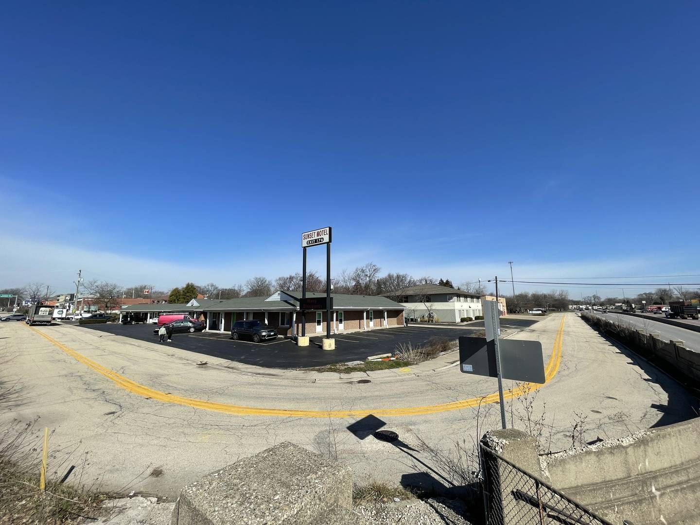 511 Rockland RD, Lake Bluff, IL 60044