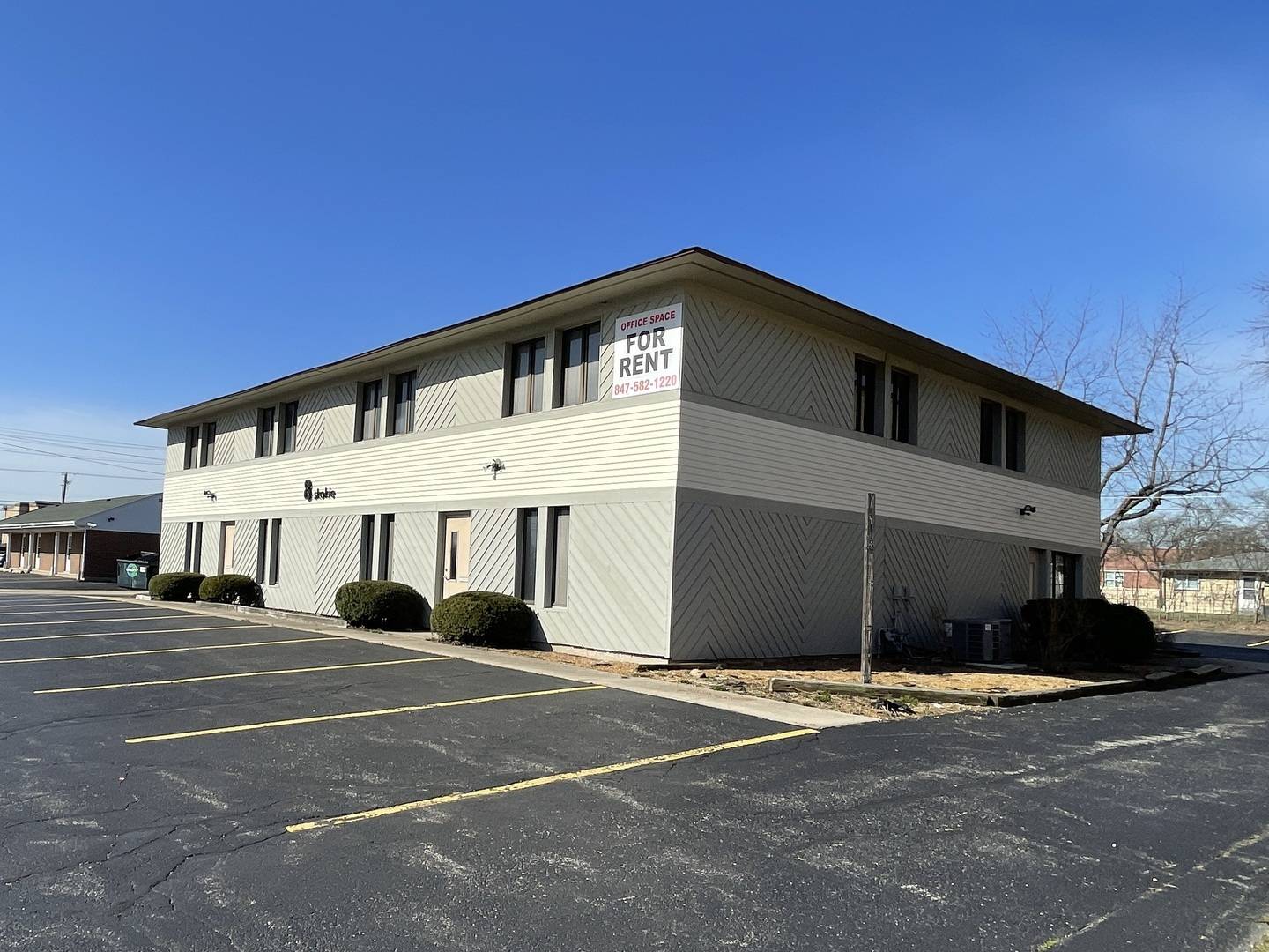 8 N Skokie HWY, Lake Bluff, IL 60044