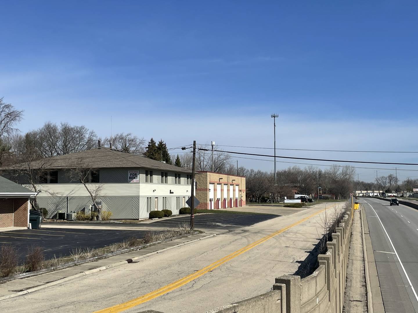 8 N Skokie HWY, Lake Bluff, IL 60044