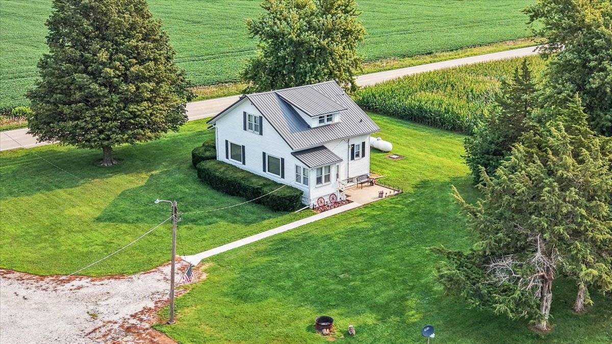 9898 E 1200 North RD, Chenoa, IL 61726