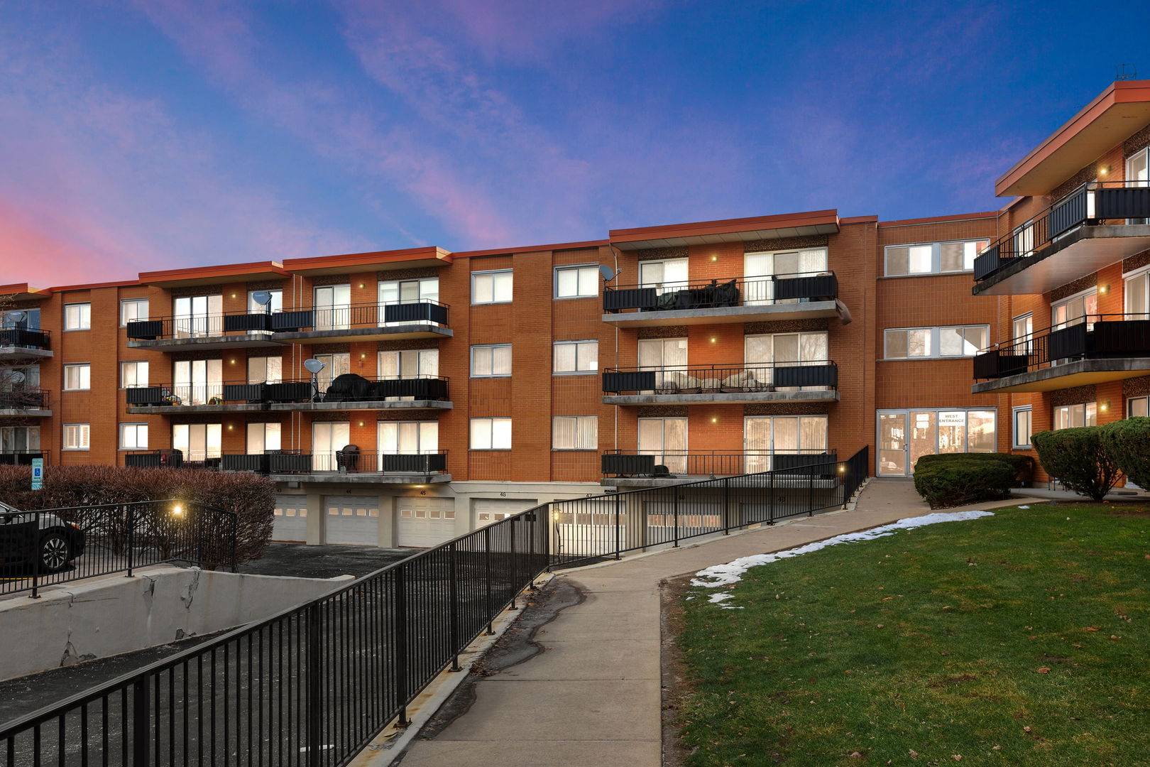 940 Holbrook RD #26C, Homewood, IL 60430