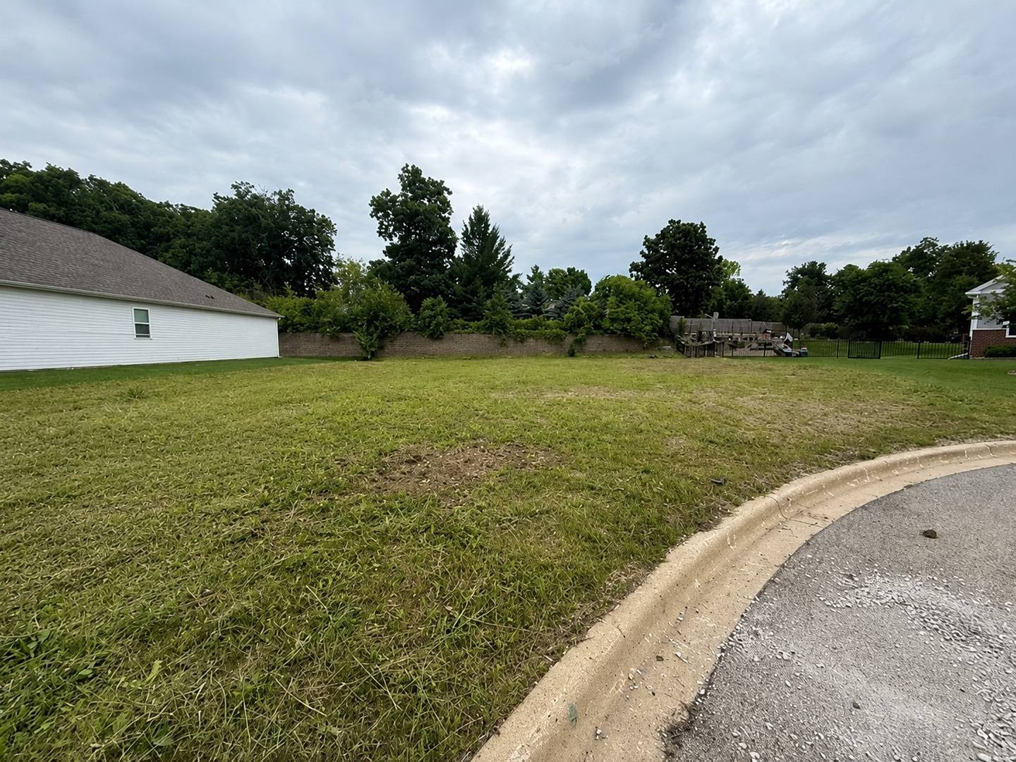 27 Lake Vista CT, Lake Villa, IL 60046