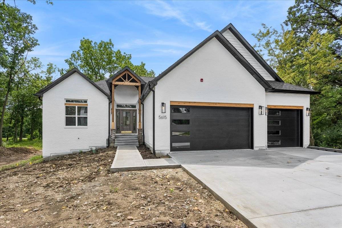 5615 Airdrie CT, Hoffman Estates, IL 60192