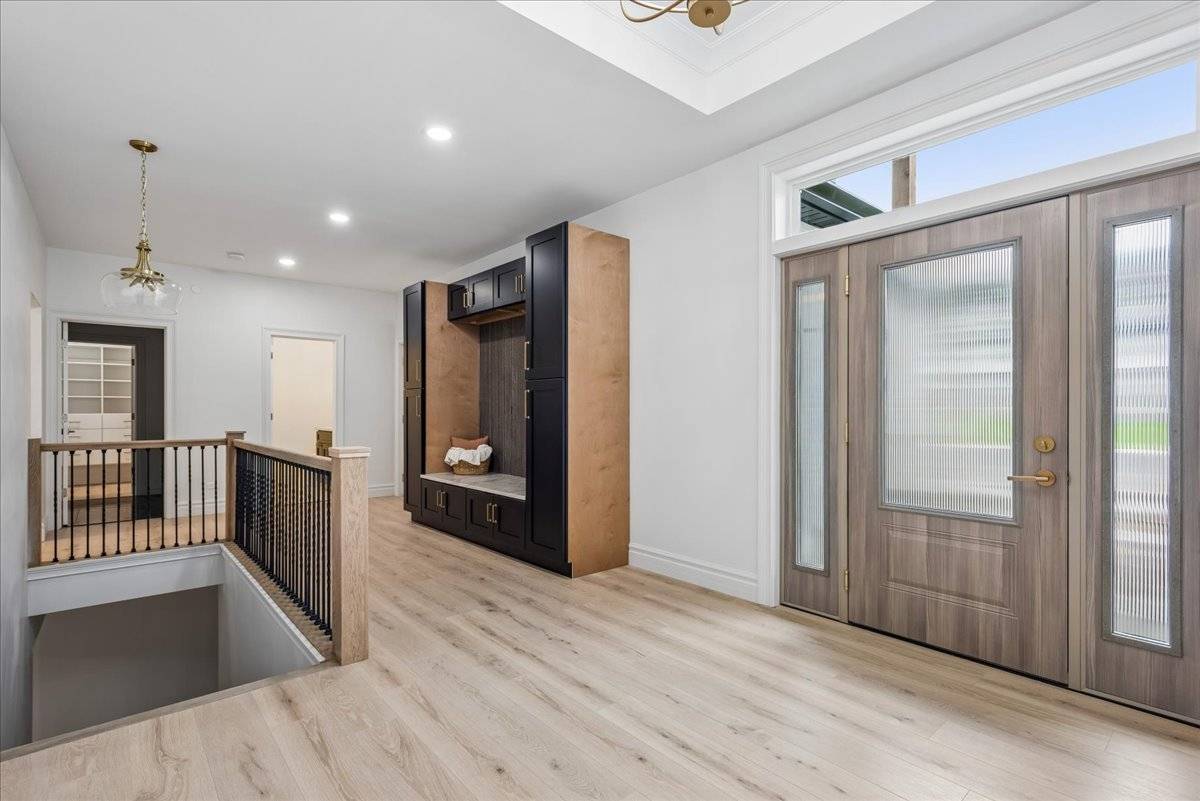 5615 Airdrie CT, Hoffman Estates, IL 60192