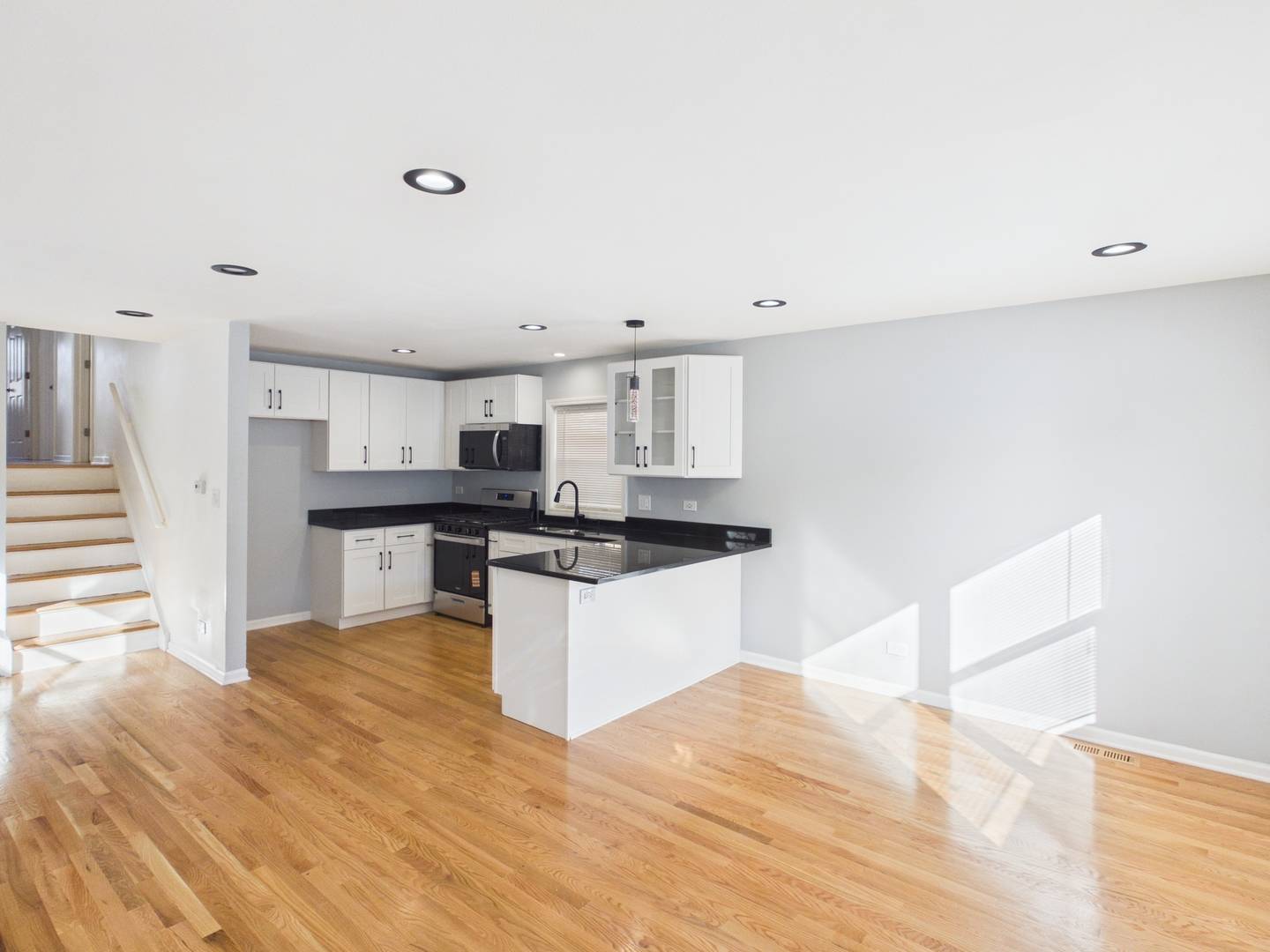 7230 S Champlain AVE, Chicago, IL 60619