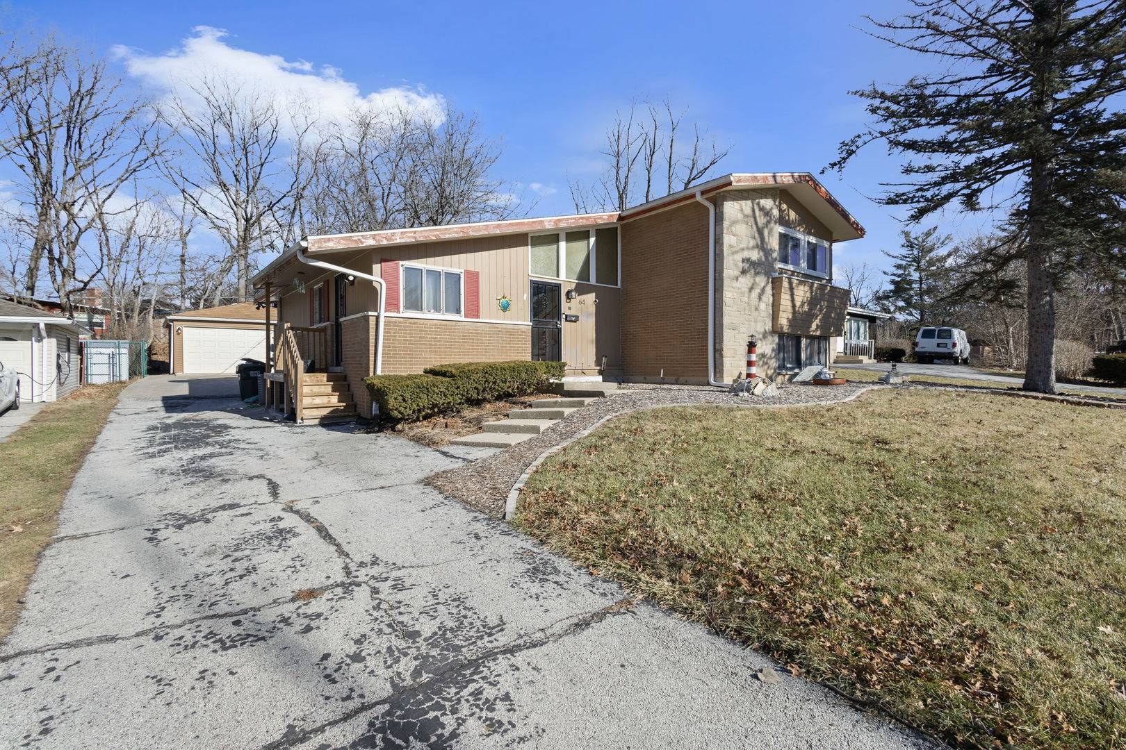 64 Blackhawk DR, Park Forest, IL 60466