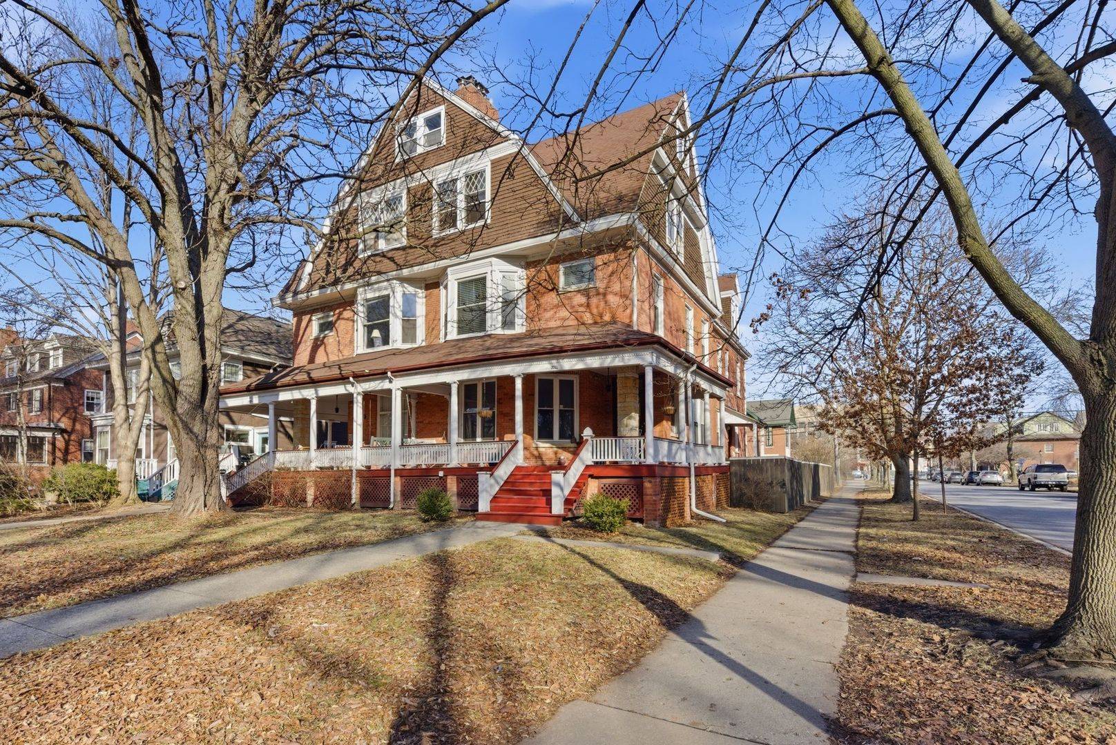 2001 Orrington AVE #2001, Evanston, IL 60201