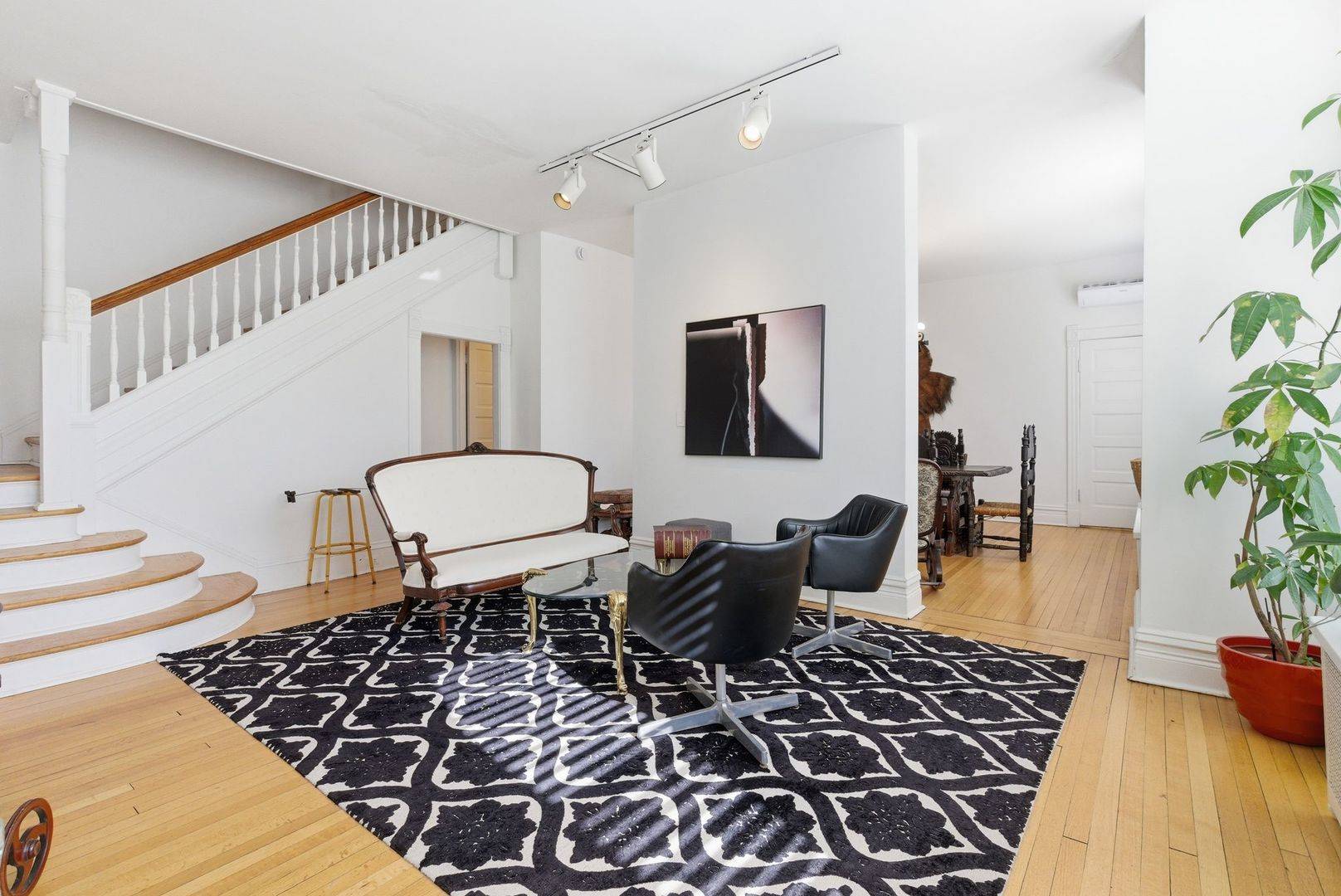 2001 Orrington AVE #2001, Evanston, IL 60201