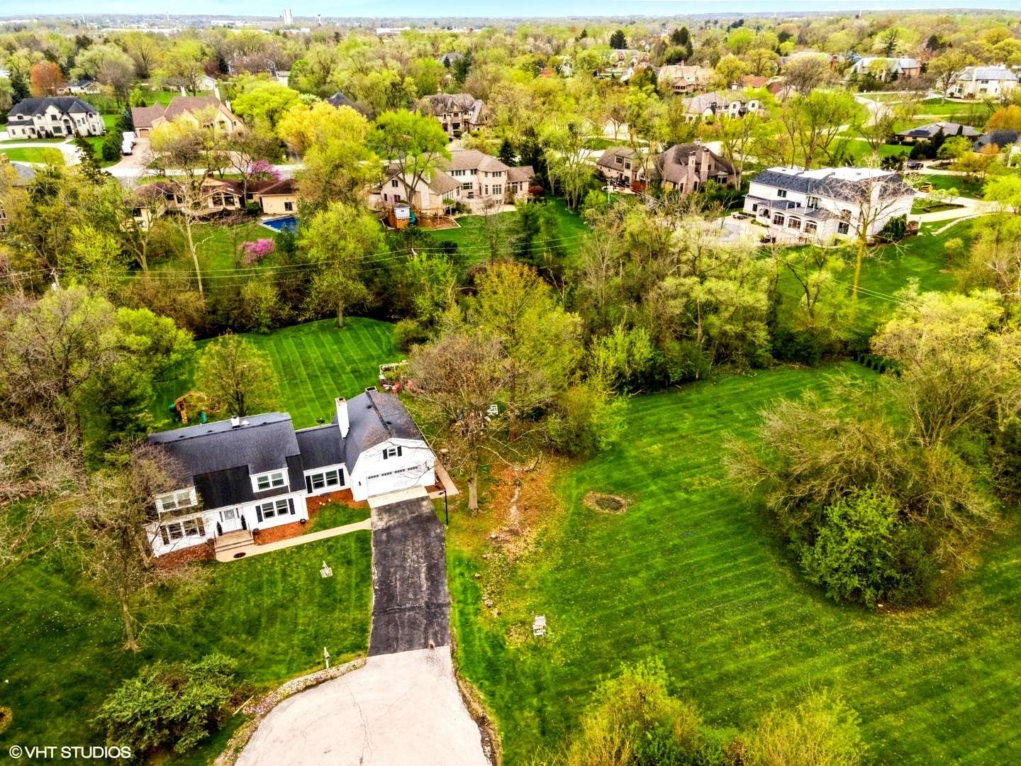 6420 Thurlow ST, Willowbrook, IL 60527
