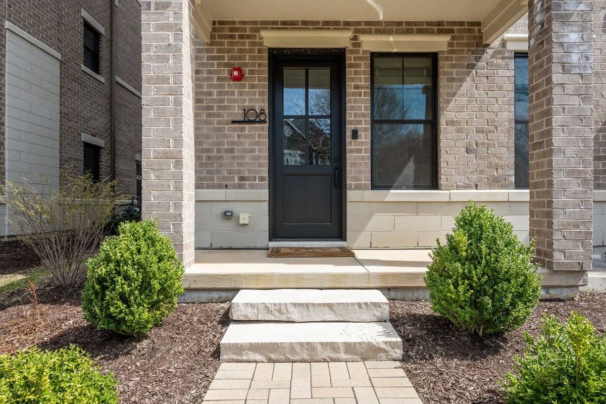 108 N Wright ST, Naperville, IL 60540
