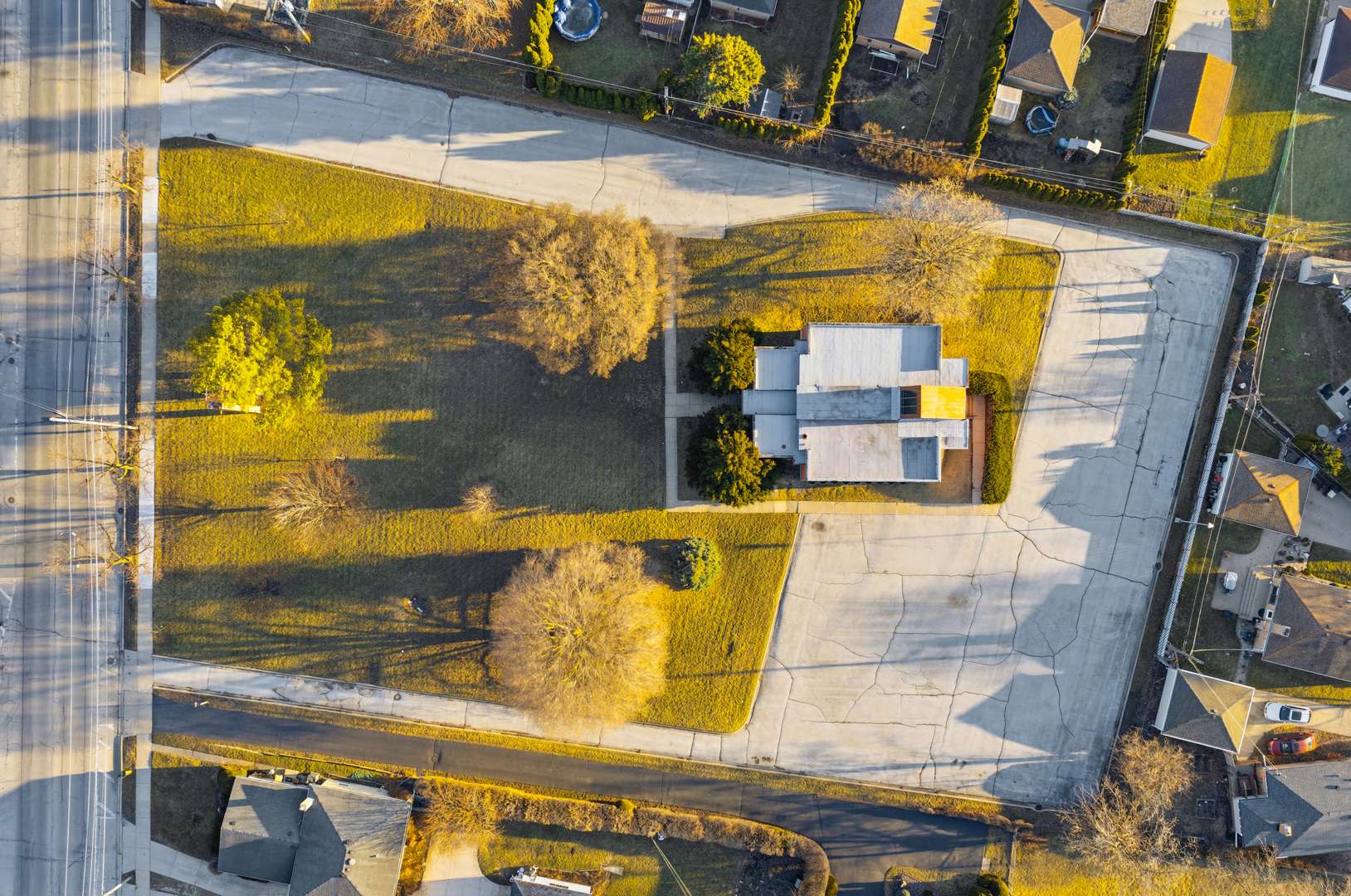 8450 N Shermer RD, Niles, IL 60714