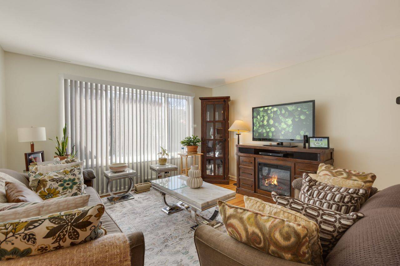 135 Ridge AVE #1W, Evanston, IL 60202