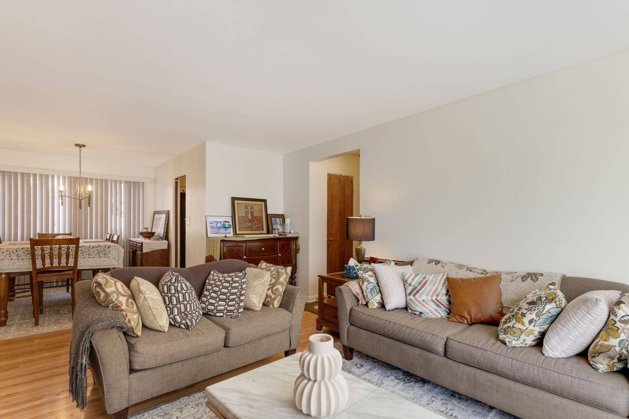 135 Ridge AVE #1W, Evanston, IL 60202