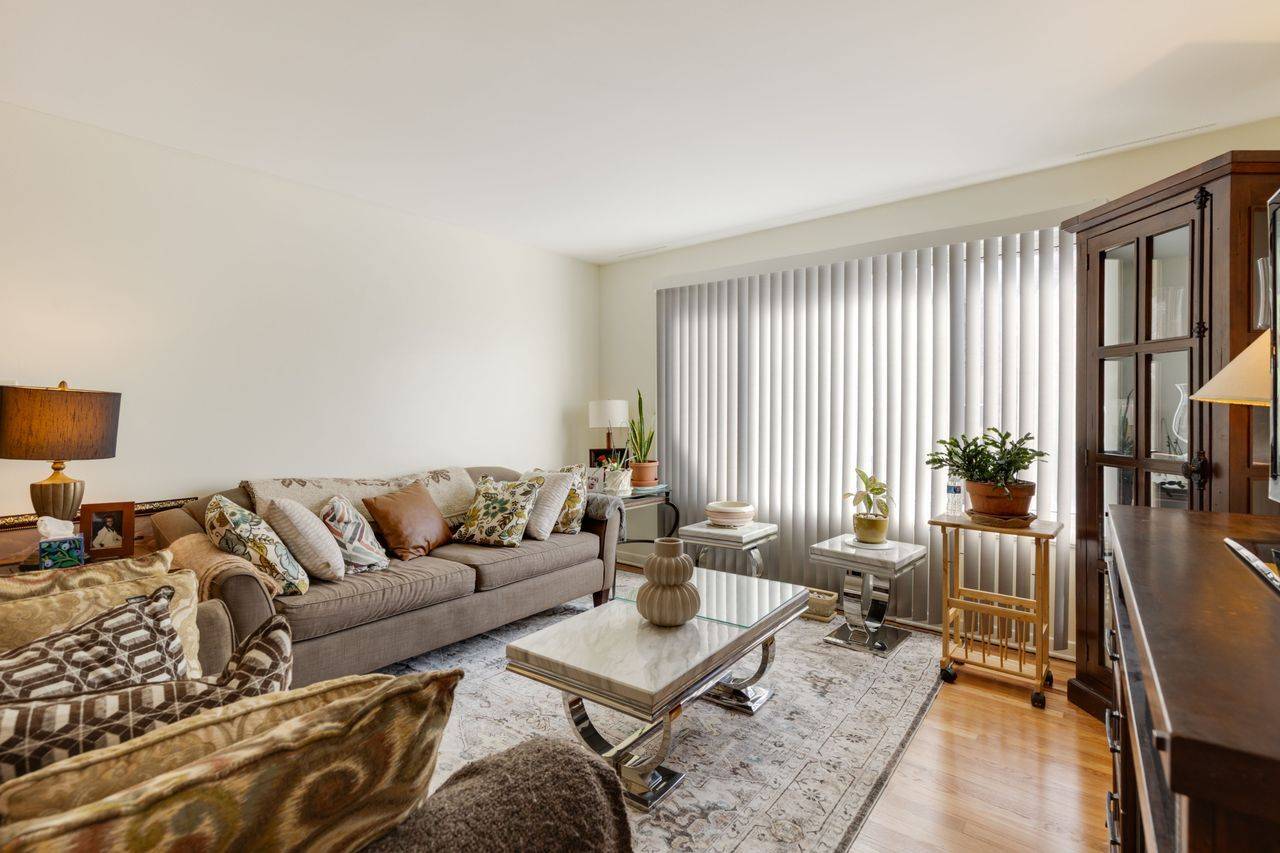 135 Ridge AVE #1W, Evanston, IL 60202
