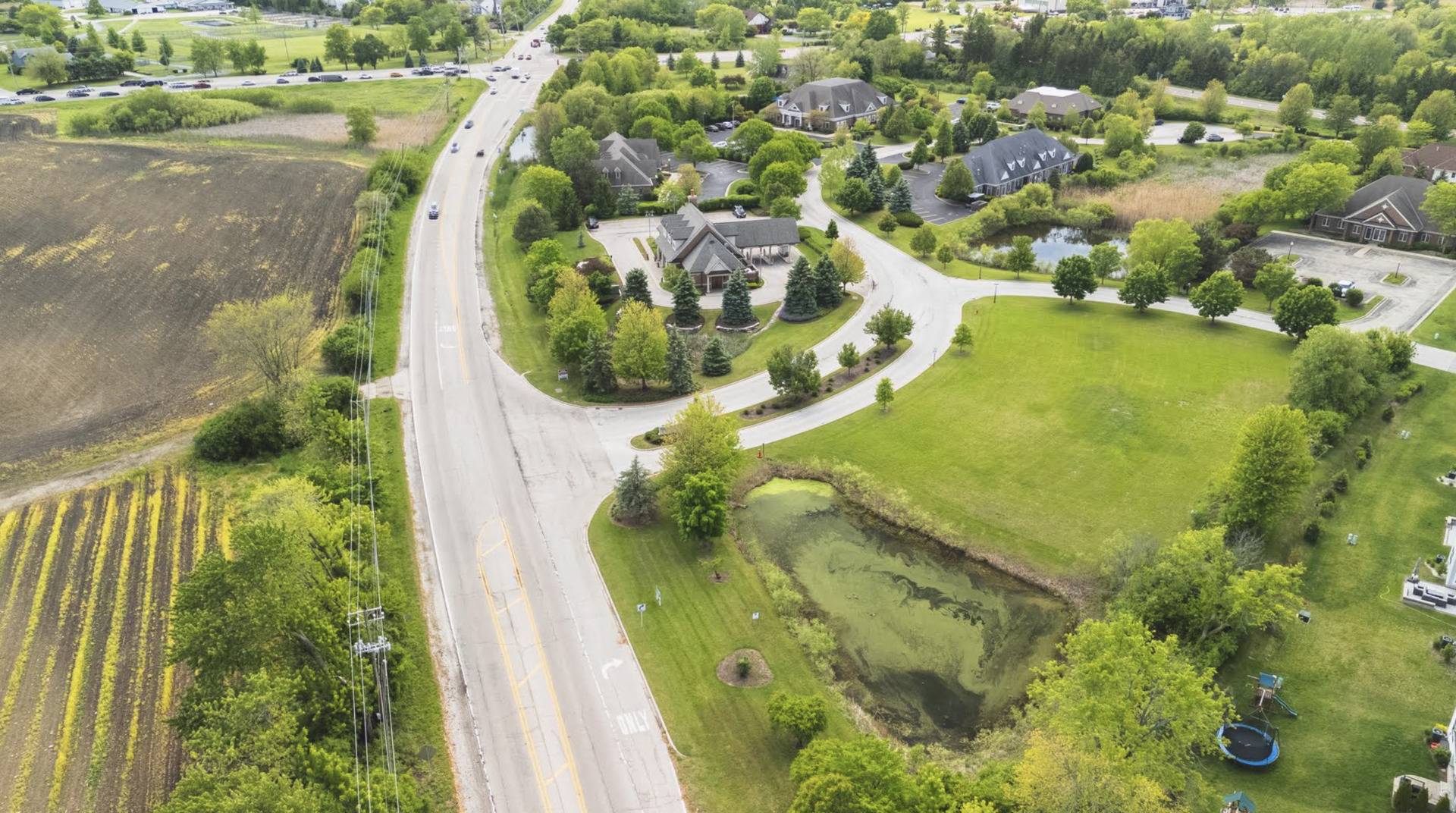 11 Executive DR, Hawthorn Woods, IL 60047