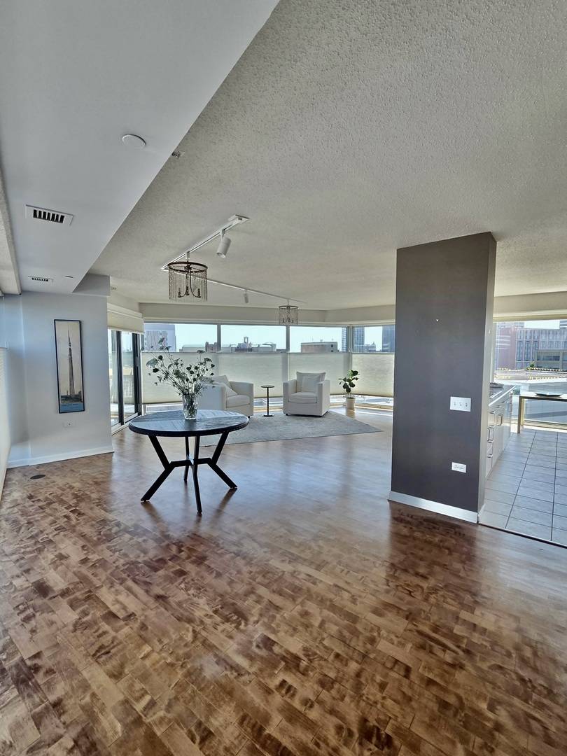 1720 Maple AVE #910, Evanston, IL 60201