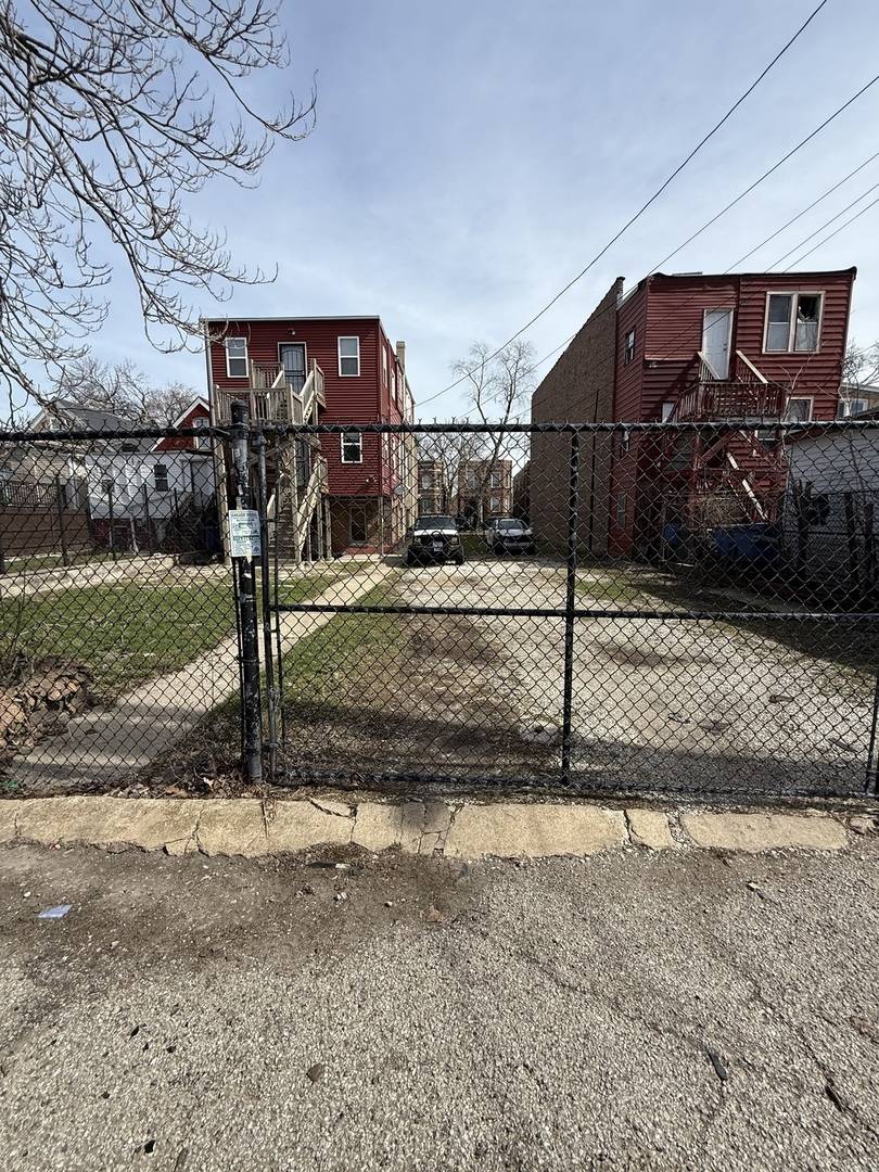 830 N SPRINGFIELD AVE, Chicago, IL 60651